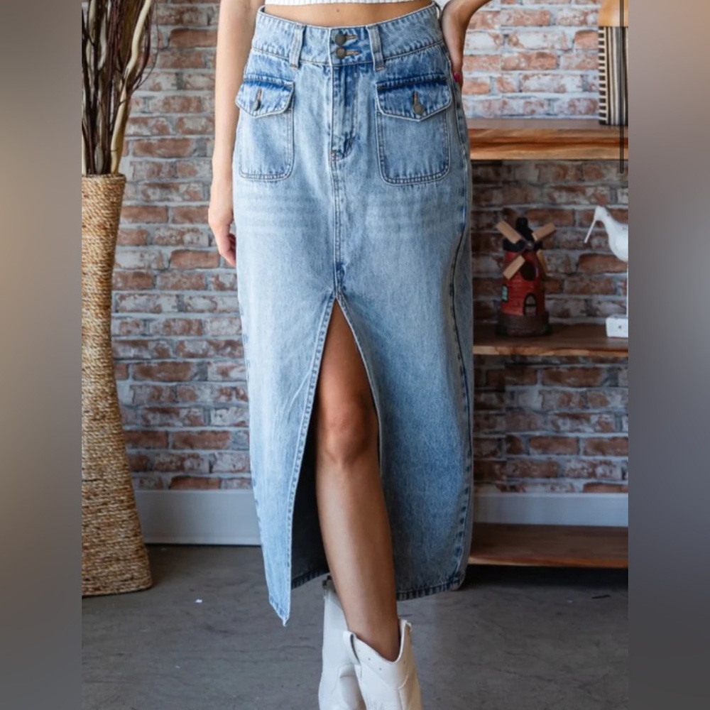 NWOT Veveret Long Denim Skirt Women’s Size Small